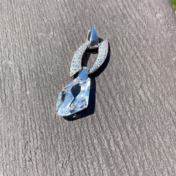 Beautiful Swarovski necklace with bale. Silver toned and super sparkly 💫 - Picture 2 of 4